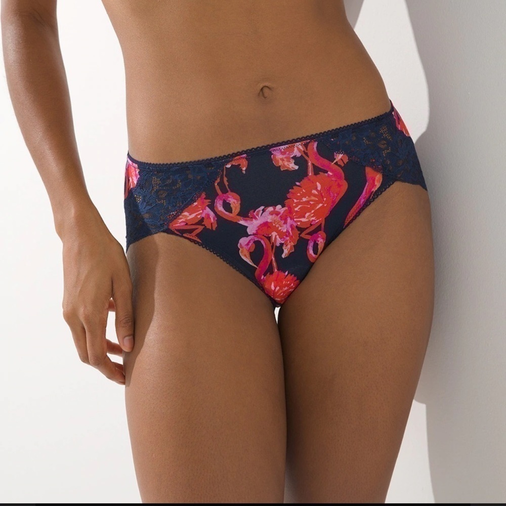 Soma flamingo panties EMBRACEABLE
Signature Lace High-Leg Brief